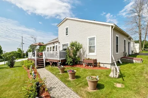 Exterior - 423 E Alburgh Rd, Alburgh, VT 05440 photo 3 of 7