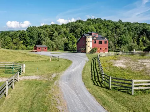 754 Four Winds Rd, Ferrisburgh, VT 05473