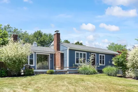 48 Newton Rd, Plaistow, NH 03865