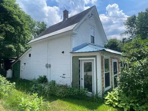 6 Demers St, Berlin, NH 03570