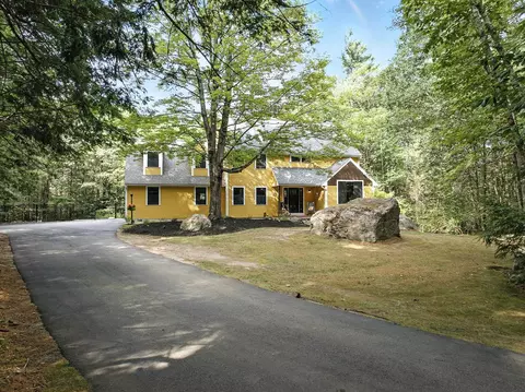 11 Cedar Dr, New Boston, NH 03070