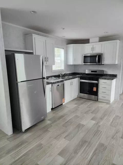10 Cassie Ln, Bennington, VT 05201