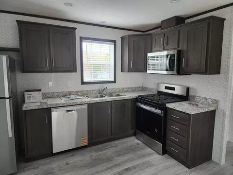 41 Audrey Ln, Bennington, VT 05201