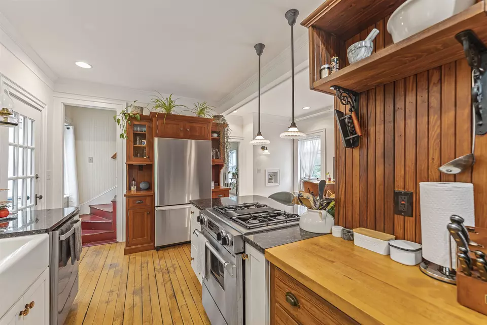 Kitchen - 23 Mount Vernon St, Somersworth, NH 03878 photo 4 of 6