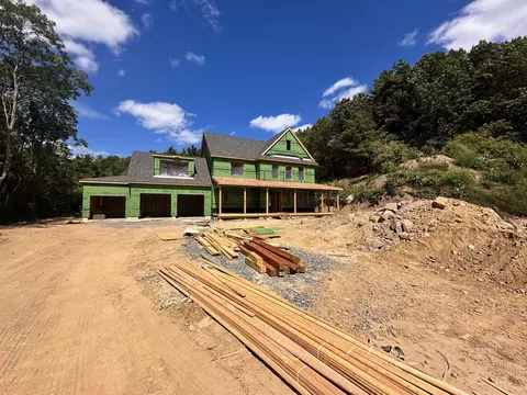 9 Garrett Rd, North Hampton, NH 03862
