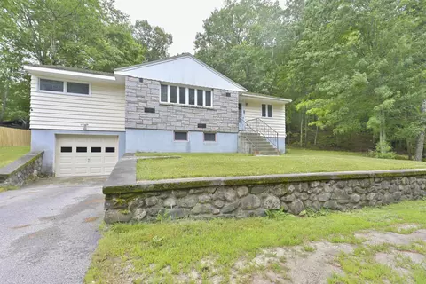 55 Epping St, Raymond, NH 03077
