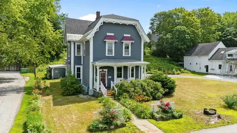 37 Park St, Newport, NH 03773