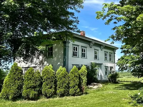 174 Burroughs Farm Rd, Ferrisburgh, VT 05456