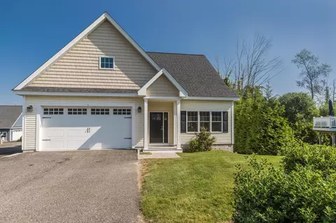 6 Chadwick Cir, Windham, NH 03087