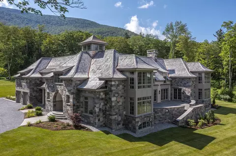 551 W Fields Rd, Manchester, VT 05254