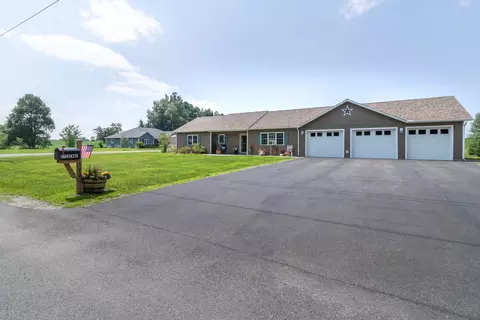 120 Dashner Cir, Derby Line, VT 05830