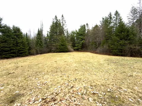 31 Privacy Ln, Concord, VT 05824