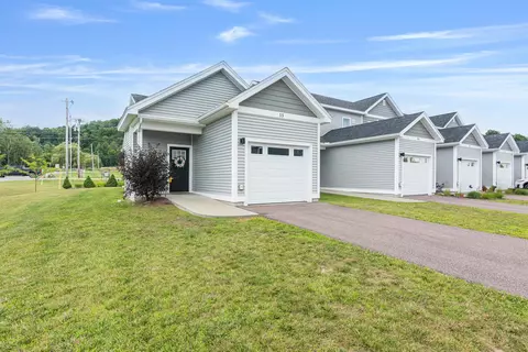 13 Clover Ln, Hinesburg, VT 05461