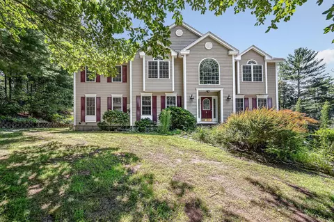7 Oak Ridge Dr, Atkinson, NH 03811