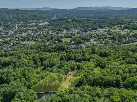 92-29 Birchcroft Dr, Littleton, NH 03561