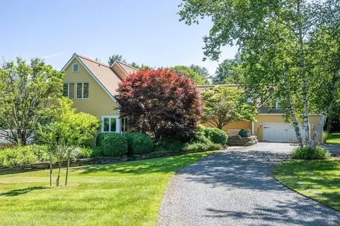 134 Chester Arthur Rd, White River Junction, VT 05001