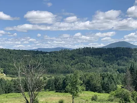 1006 Vail Dr, Lyndonville, VT 05851