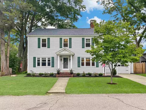 12 Ayer St, Nashua, NH 03064