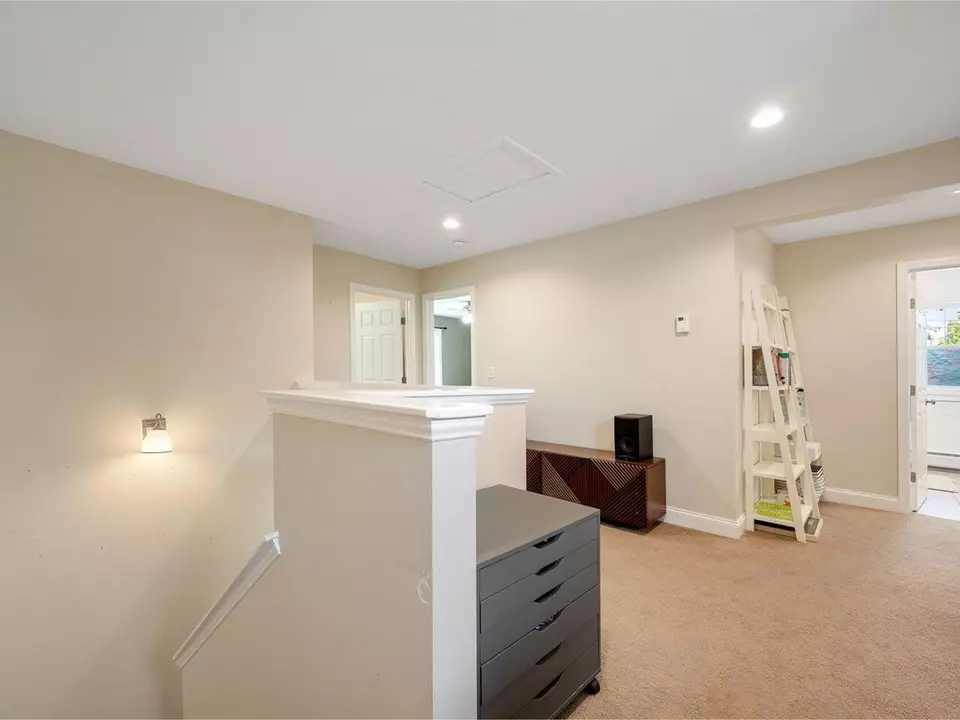 Entry Way - 91 Messenger St, Saint Albans, VT 05478 photo 5 of 7