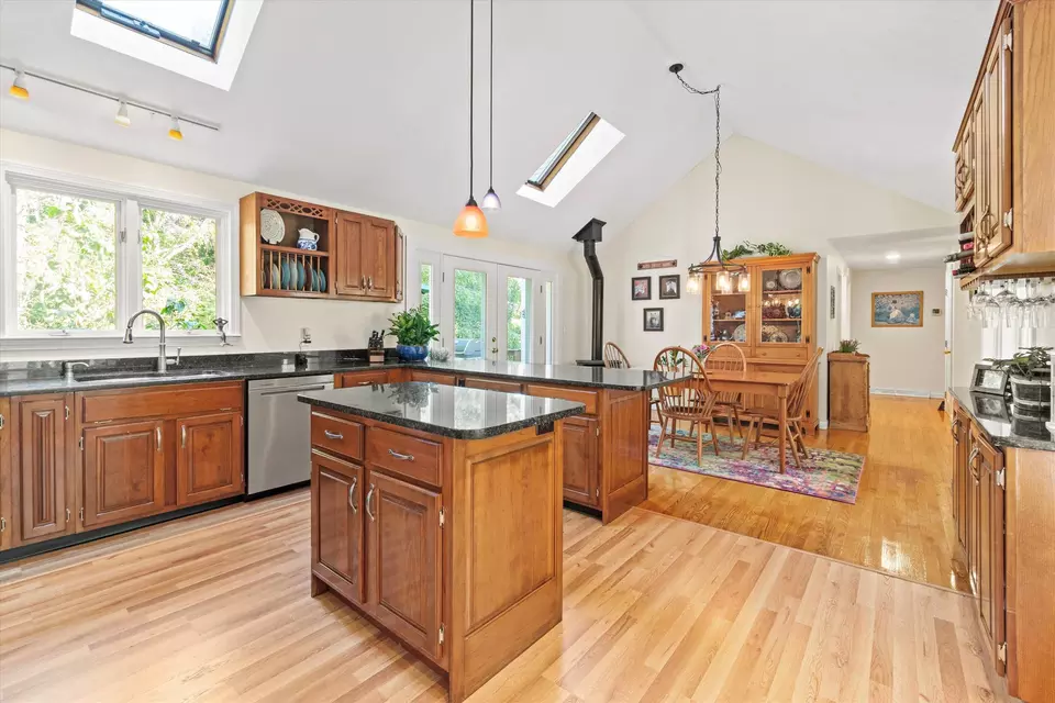 Kitchen - 9 Baldwin Ln, Bedford, NH 03110 photo 4 of 4