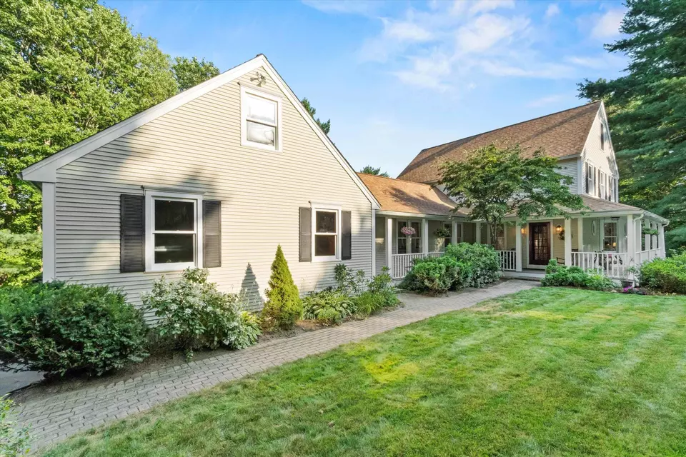 Exterior - 9 Baldwin Ln, Bedford, NH 03110 photo 2 of 18