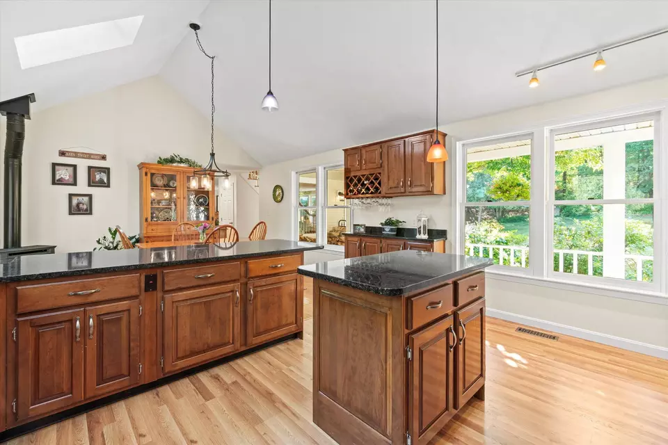 Kitchen - 9 Baldwin Ln, Bedford, NH 03110 photo 2 of 4