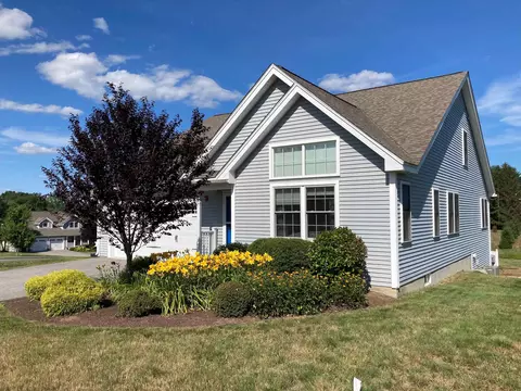 11 Three Ponds Dr, Brentwood, NH 03833