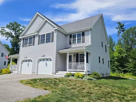1 Annika Lee Dr #B, Epping, NH 03042