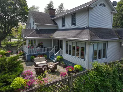 Exterior - 283 N End Rd E, North Hero, VT 05474 photo 2 of 25