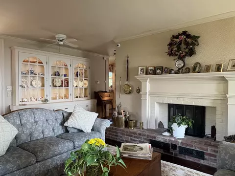 Living - 283 N End Rd E, North Hero, VT 05474 photo 3 of 6