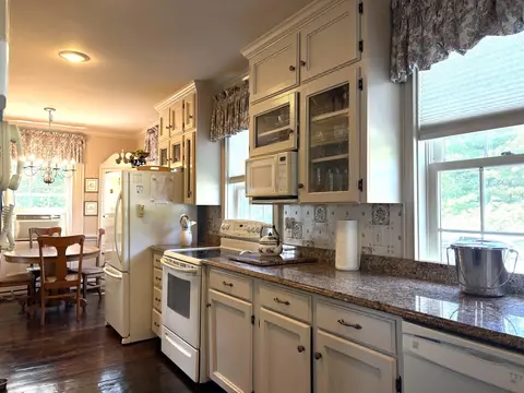 Kitchen - 283 N End Rd E, North Hero, VT 05474 photo 1 of 4