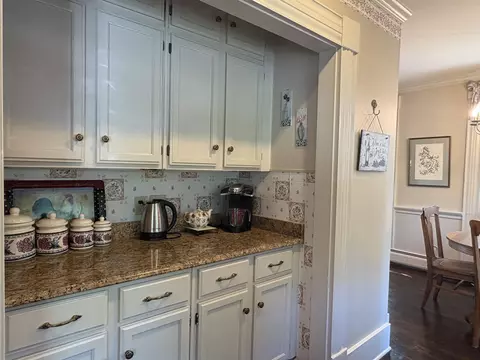 Kitchen - 283 N End Rd E, North Hero, VT 05474 photo 2 of 4