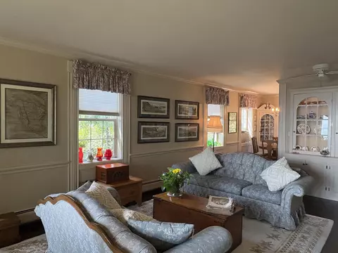 Living - 283 N End Rd E, North Hero, VT 05474 photo 5 of 6