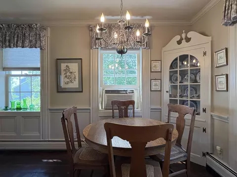 Dining - 283 N End Rd E, North Hero, VT 05474 photo 1 of 4