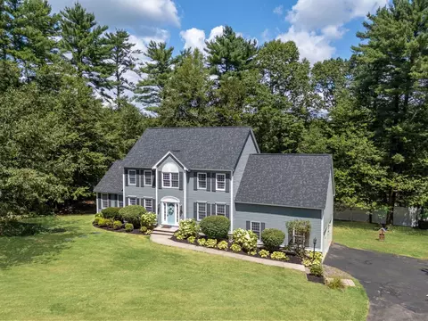 14 Huntington Pl, Hampton, NH 03842