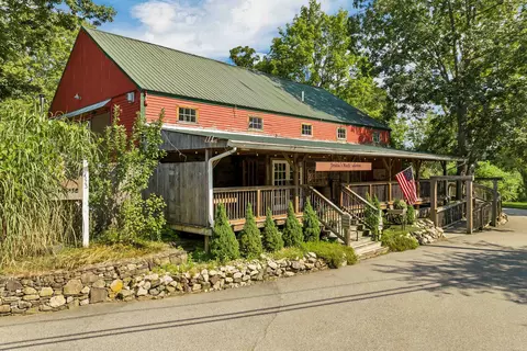288 N River Rd, Epping, NH 03042