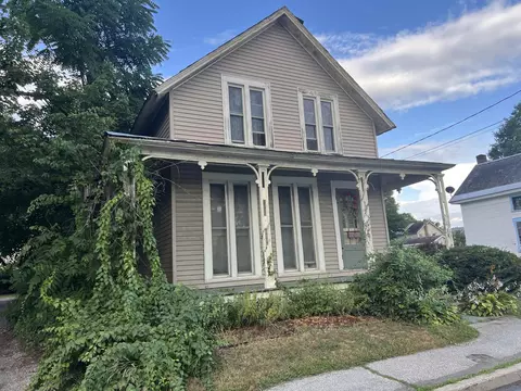 9 Caernarvon St, Fair Haven, VT 05743