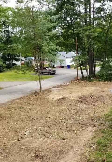 2 Shore Dr, Goffstown, NH 03045