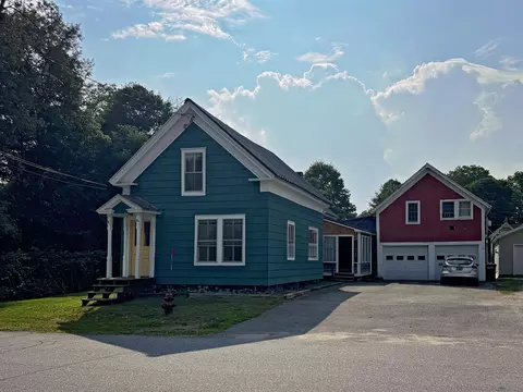 56 Maple St, Morristown, VT 05661