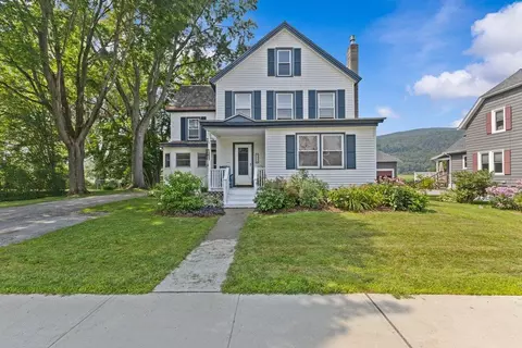 37 Randall St, Waterbury, VT 05676