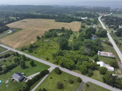 91 Allen Rd, Grand Isle, VT 05458