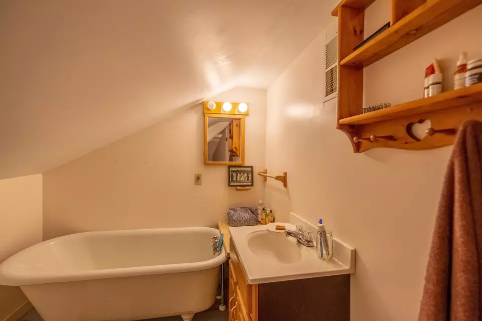 Bath - 515 Hollow Hill Rd, Tamworth, NH 03886 photo 1 of 4
