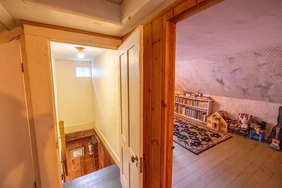 Entry Way - 515 Hollow Hill Rd, Tamworth, NH 03886 photo 5 of 7