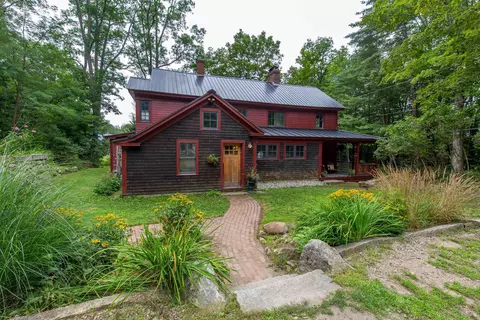 314 Old Mail Rd, Tamworth, NH 03886