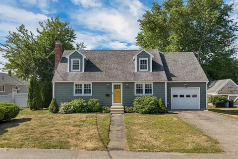 4 Fairfield Dr, Hampton, NH 03842