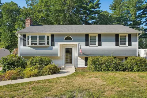 7 Nevens St, Hudson, NH 03051