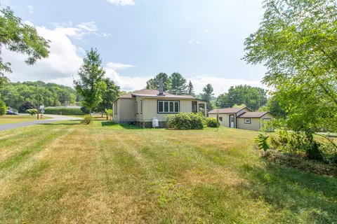 573 Sias Ave, Newport, VT 05855