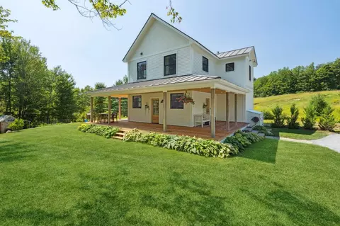 704 Cross Rd, Stowe, VT 05672