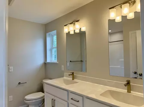 Bath - 3 Connor Ct # B, Epping, NH 03042 photo 1 of 2