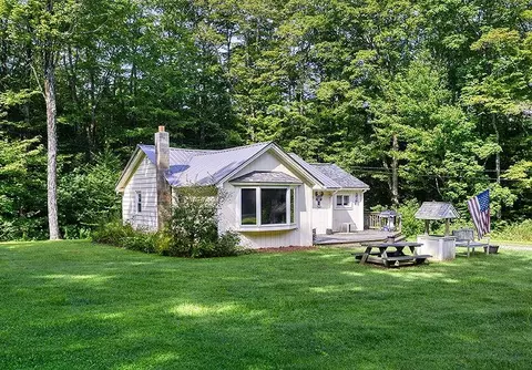 552 Valley Rd, Walpole, NH 03608